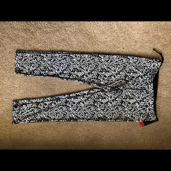 NWT Nike Pronto Essential Cropped Tight Size Small - Picture 4 of 8